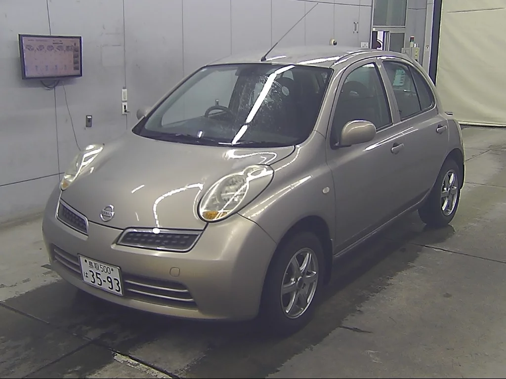 Nissan March  с аукциона в Японии