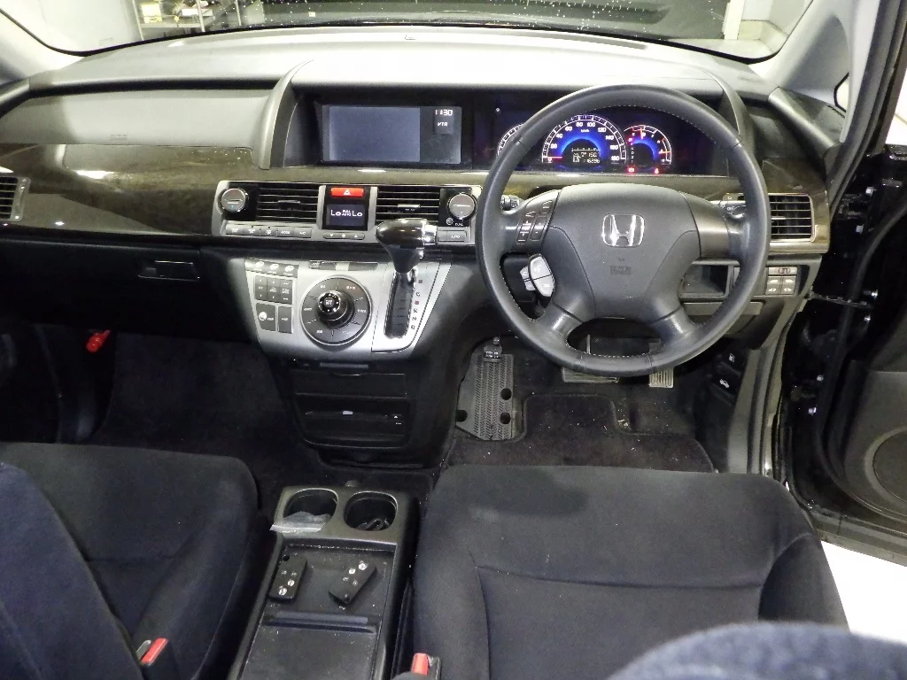 Honda Elysion  с аукциона в Японии