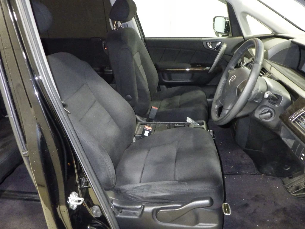 Honda Elysion  с аукциона в Японии