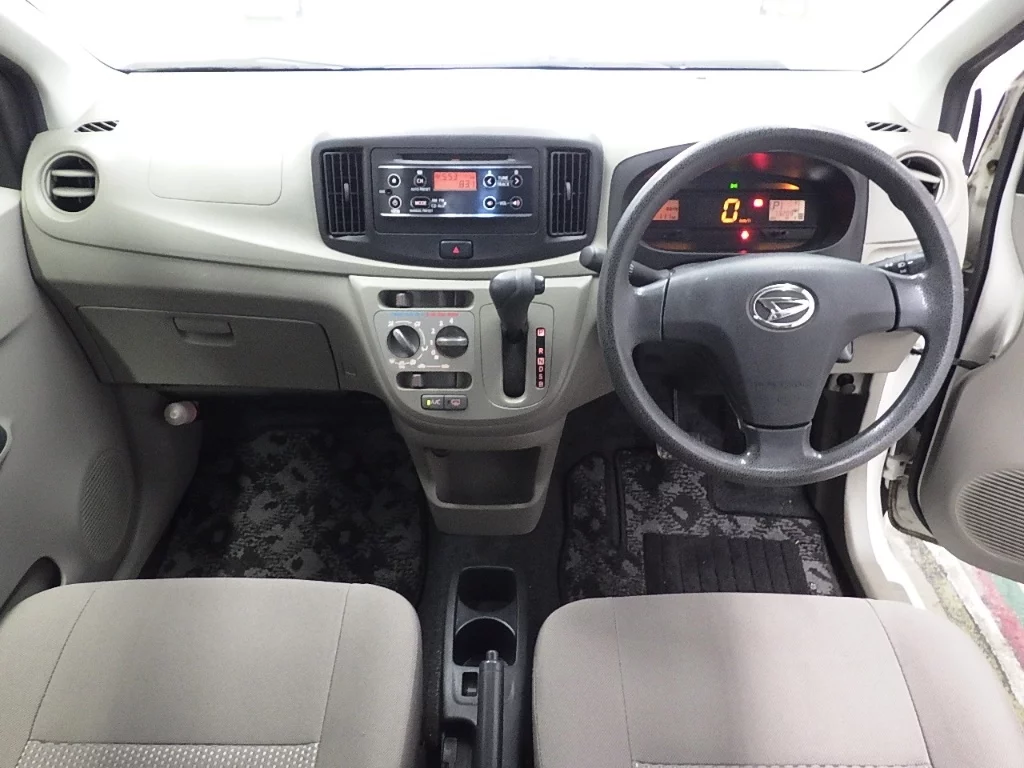 Daihatsu Mira e:S  с аукциона в Японии
