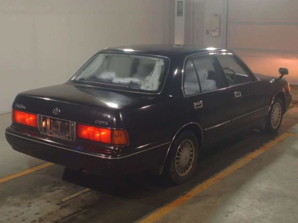 Toyota Crown  с аукциона в Японии