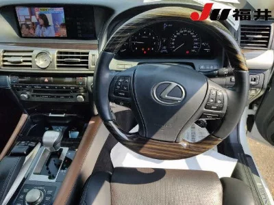 Lexus LS600h