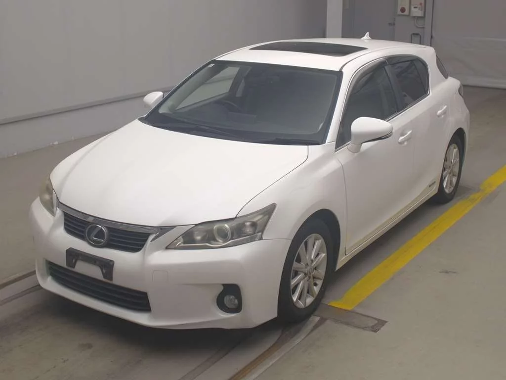 Lexus CT200h  с аукциона в Японии