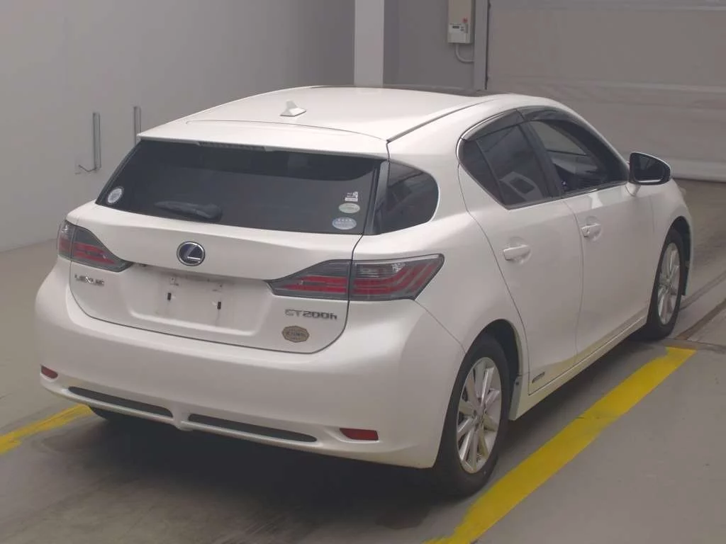 Lexus CT200h  с аукциона в Японии
