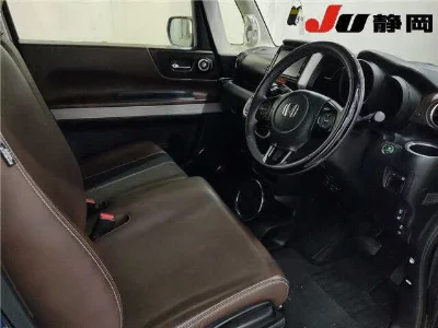 HONDA N-BOX SLASH