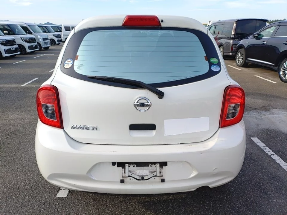 Nissan March  с аукциона в Японии