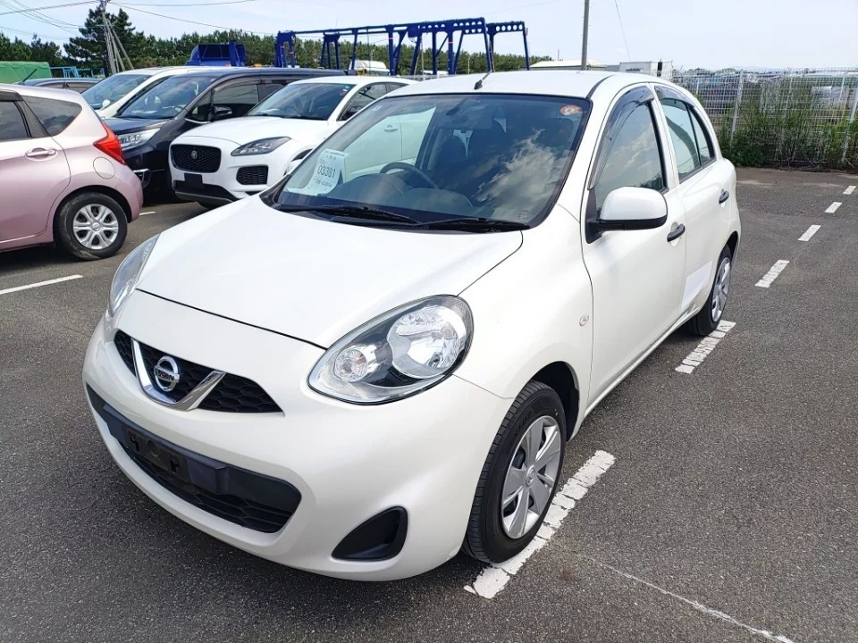 Nissan March  с аукциона в Японии