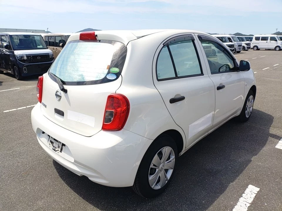 Nissan March  с аукциона в Японии