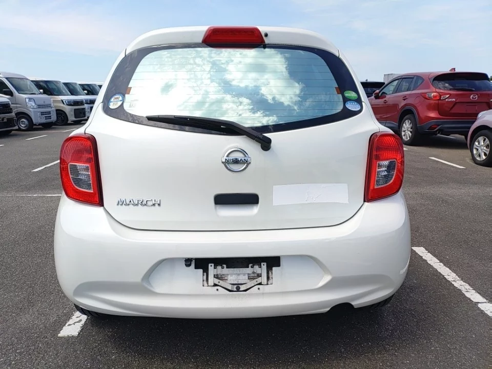 Nissan March  с аукциона в Японии
