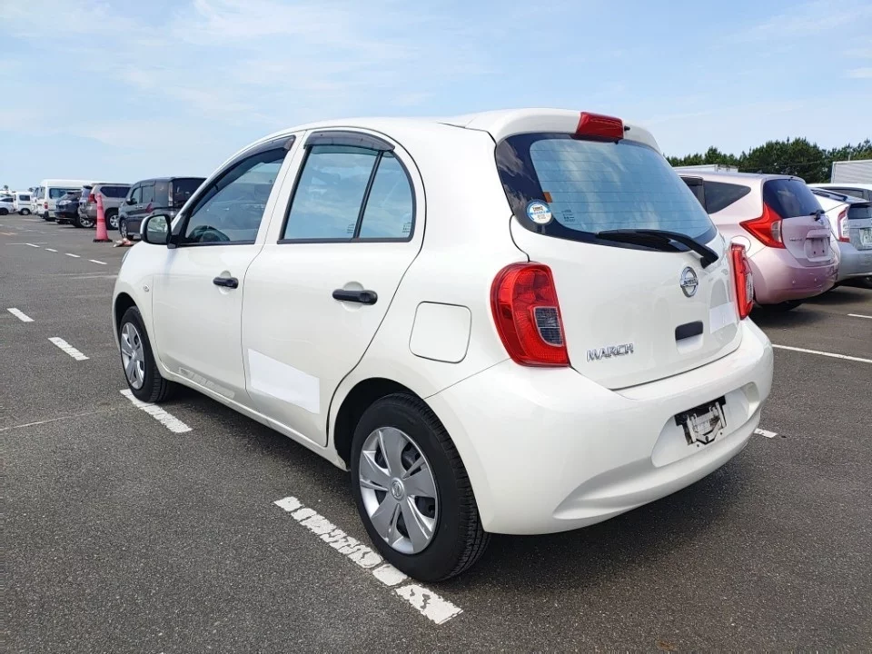 Nissan March  с аукциона в Японии