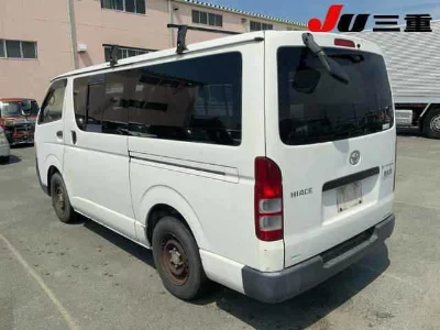 TOYOTA HIACE VAN