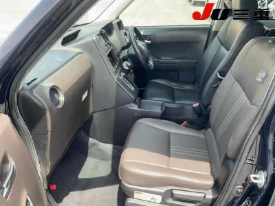 TOYOTA JPN TAXI