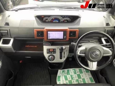 DAIHATSU WAKE
