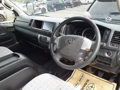 Toyota HiAce Commuter
