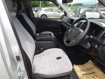 Toyota HiAce Commuter