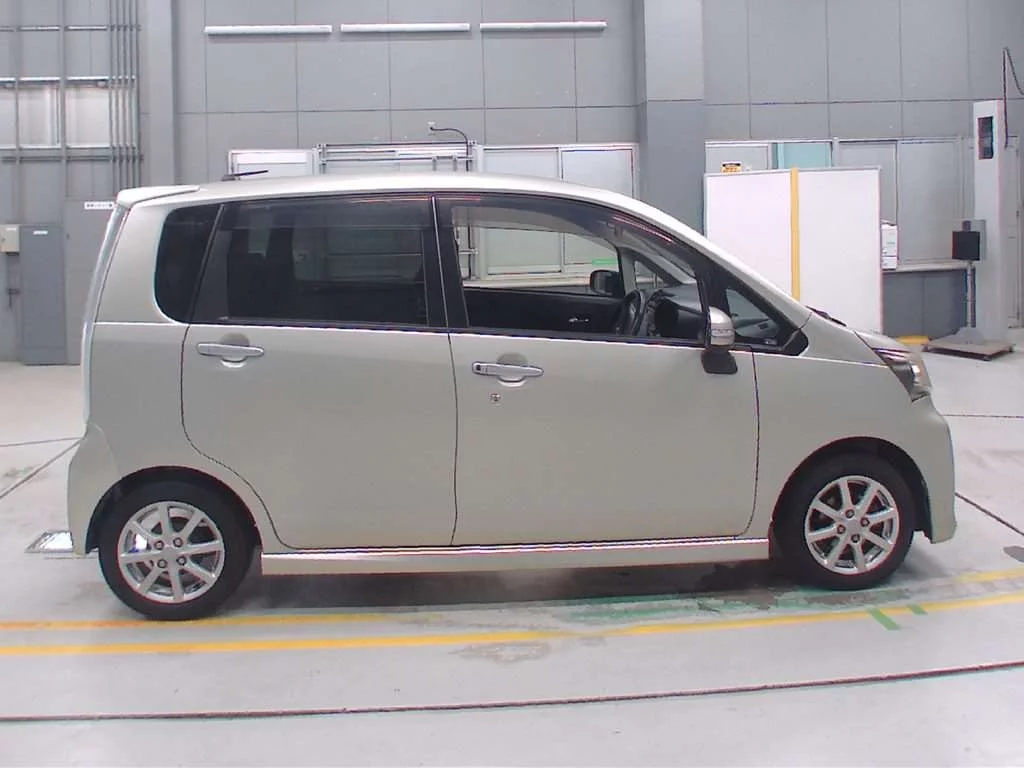 Daihatsu Move  с аукциона в Японии