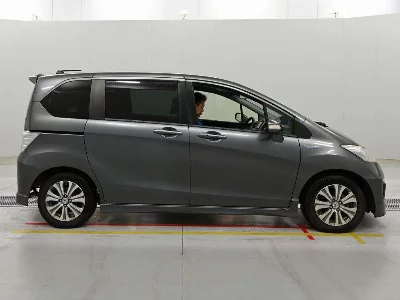 HONDA FREED HYBRID
