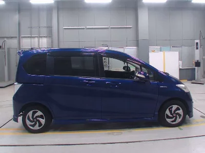 HONDA FREED HYBRID