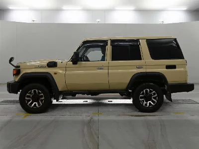 Toyota LAND CRUISER 70