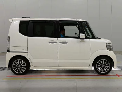 HONDA N BOX CUSTOM