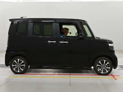 HONDA N BOX CUSTOM