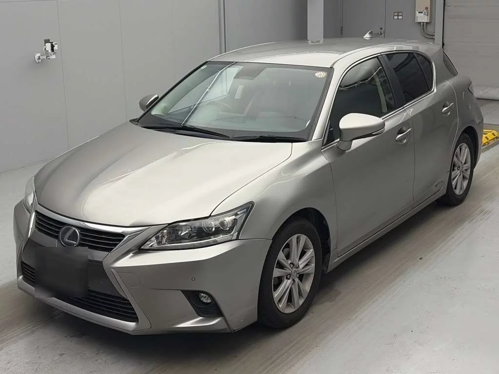 Lexus CT200h  с аукциона в Японии