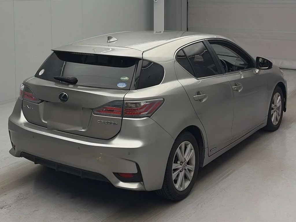 Lexus CT200h  с аукциона в Японии