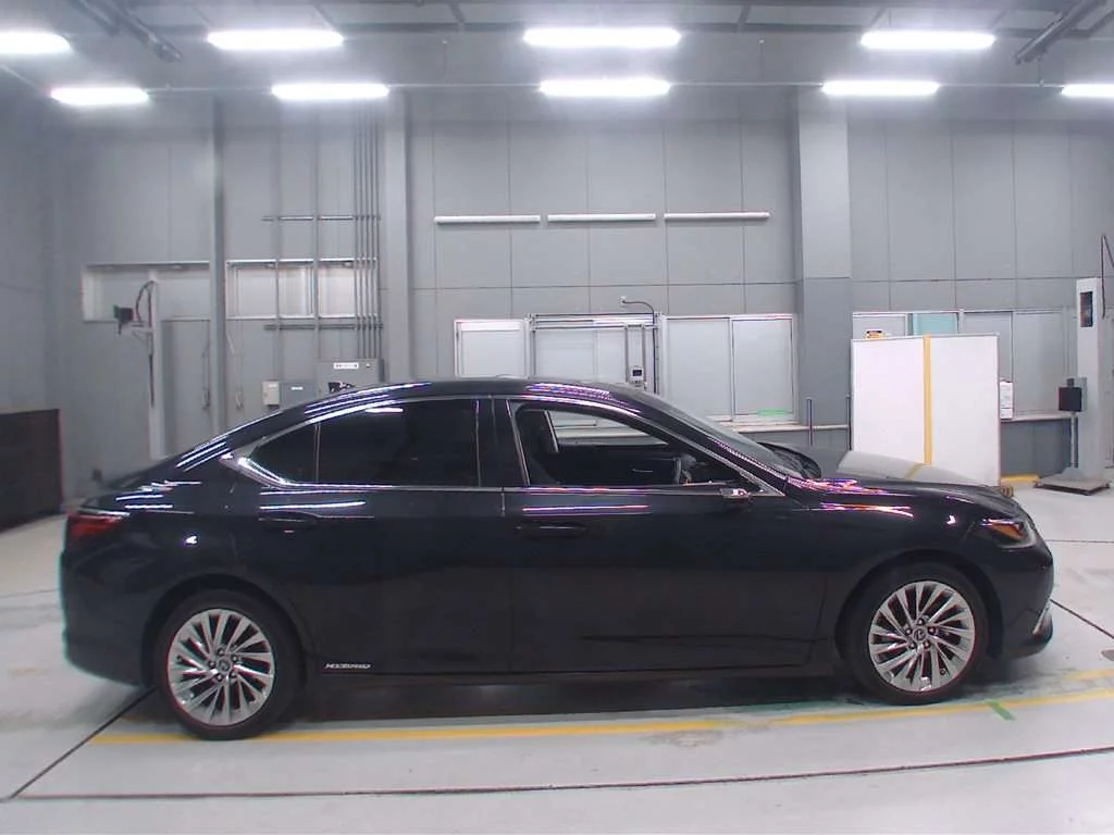 Lexus ES300h  с аукциона в Японии