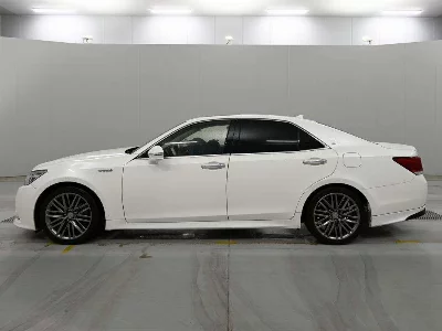 Toyota CROWN HYBRID