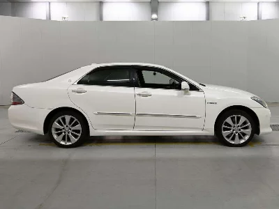 TOYOTA CROWN HYBRID