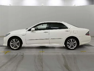 TOYOTA CROWN HYBRID