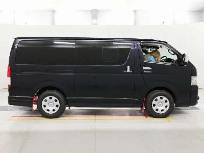 TOYOTA HIACE VAN