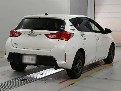 TOYOTA AURIS