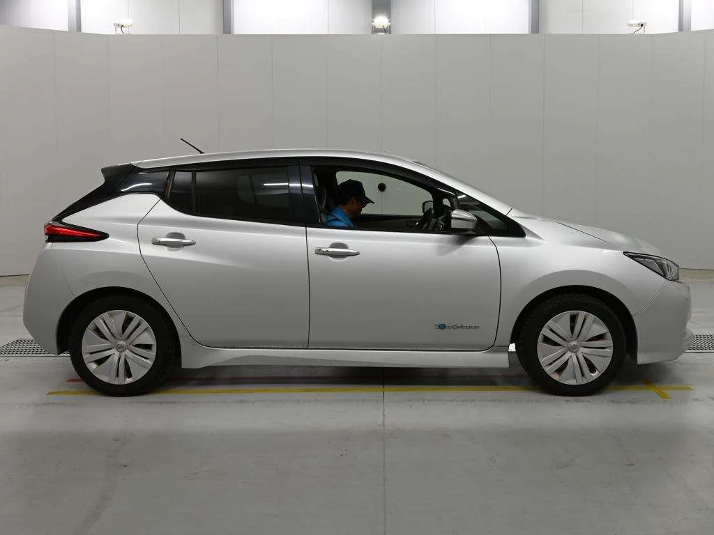 Nissan Leaf  с аукциона в Японии
