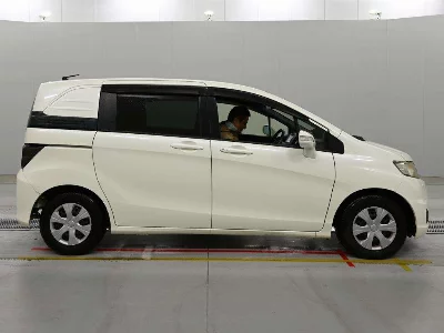 HONDA FREED SPIKE
