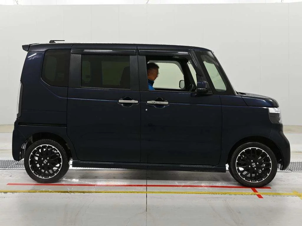 Honda N BOX CUSTOM  с аукциона в Японии