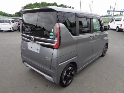 NISSAN ROOX