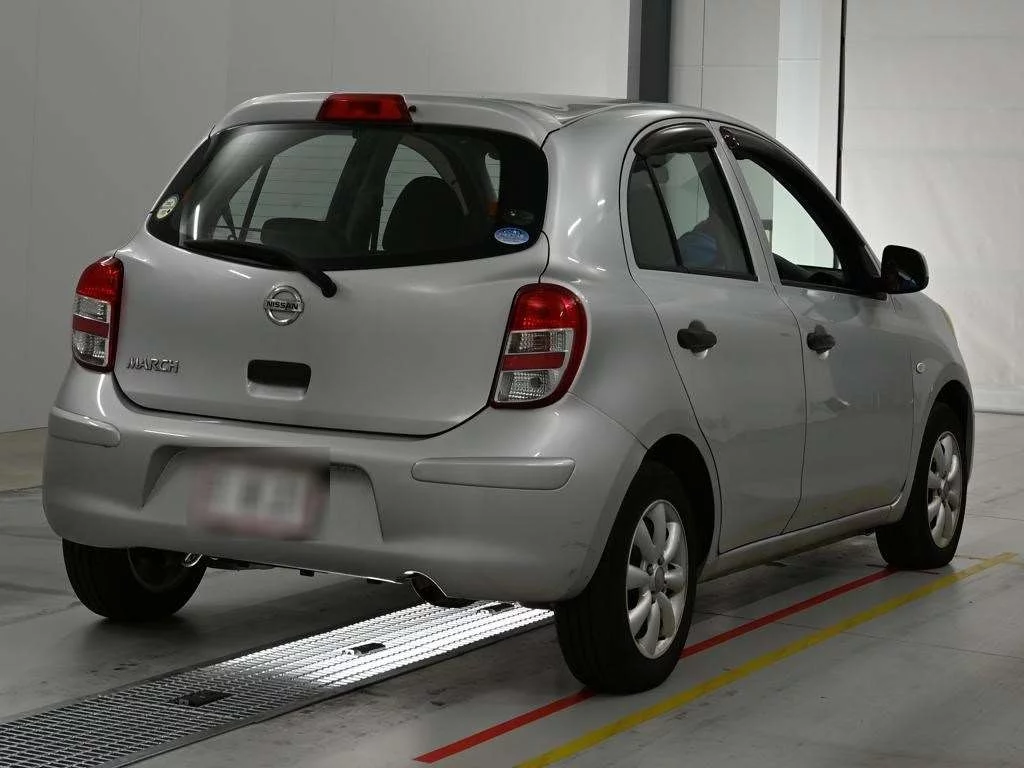 Nissan March  с аукциона в Японии
