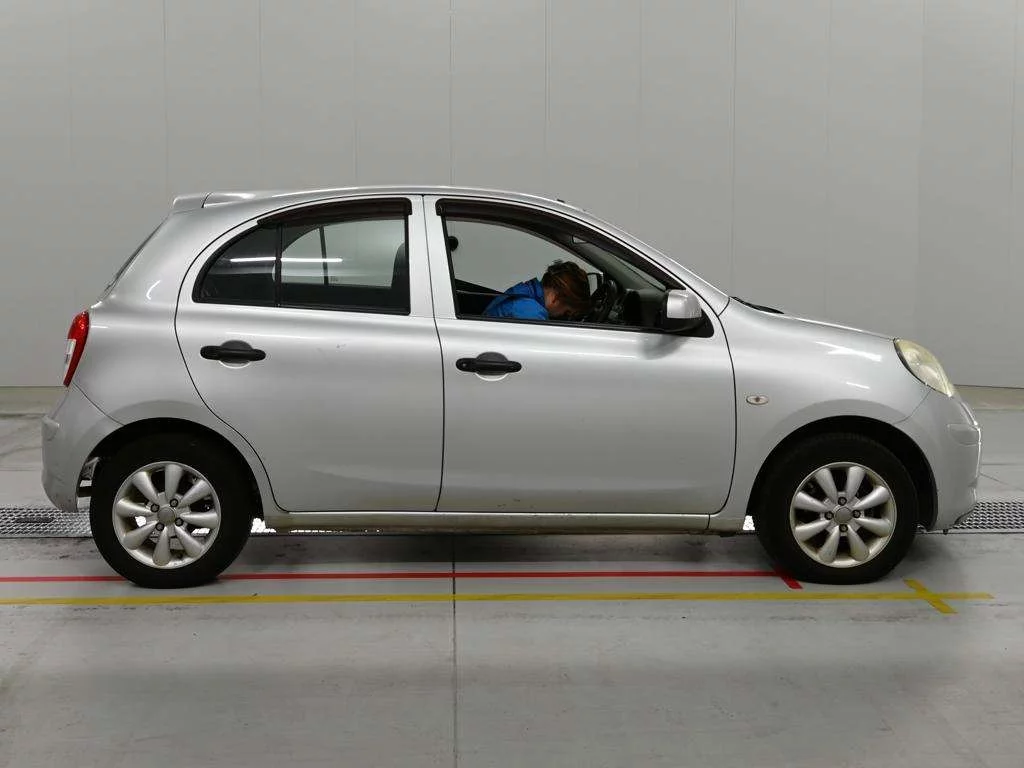 Nissan March  с аукциона в Японии