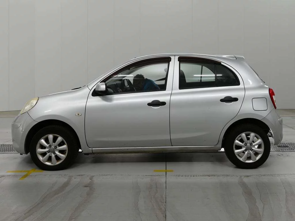 Nissan March  с аукциона в Японии
