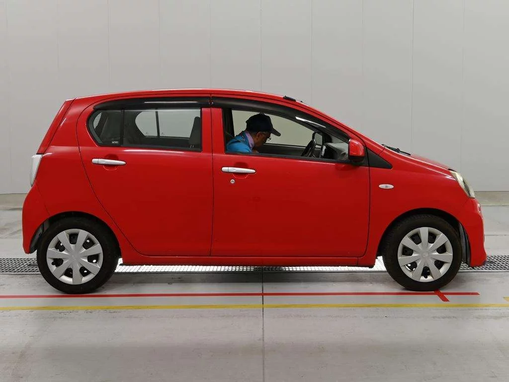 Daihatsu Mira e:S  с аукциона в Японии