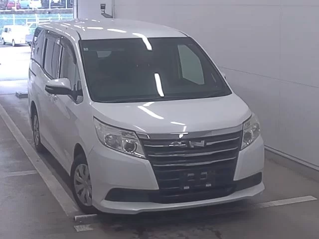 Toyota Noah  с аукциона в Японии