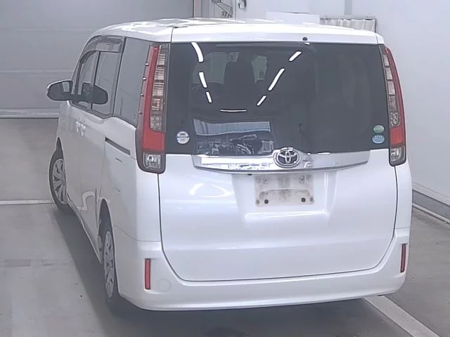 Toyota Noah  с аукциона в Японии