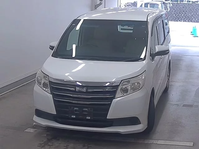 Toyota Noah  с аукциона в Японии