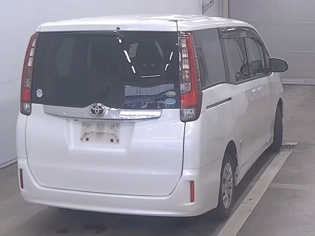Toyota Noah  с аукциона в Японии