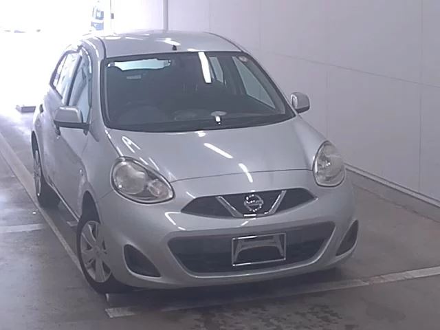 Nissan March  с аукциона в Японии