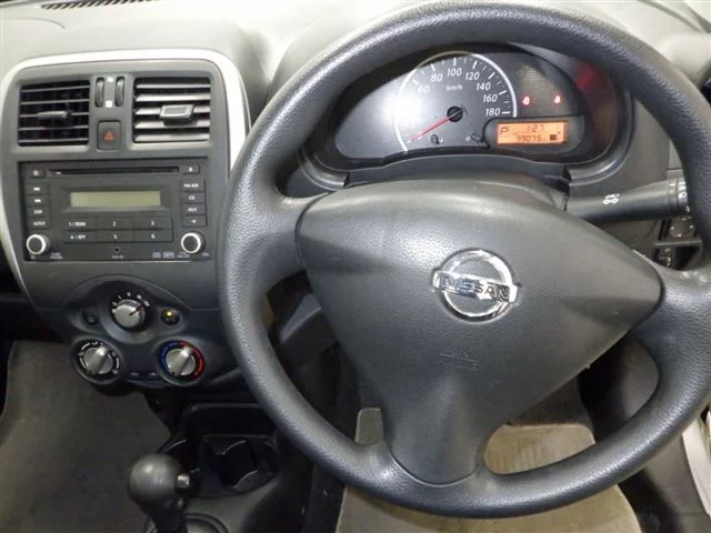 Nissan March  с аукциона в Японии