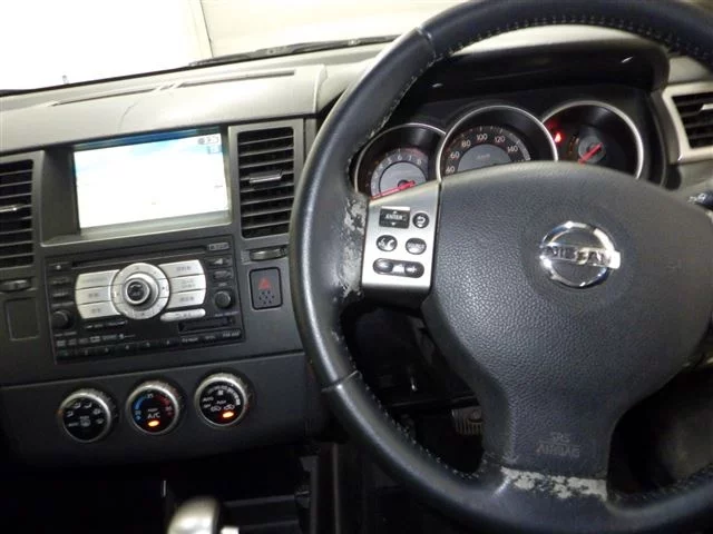 Nissan Tiida  с аукциона в Японии