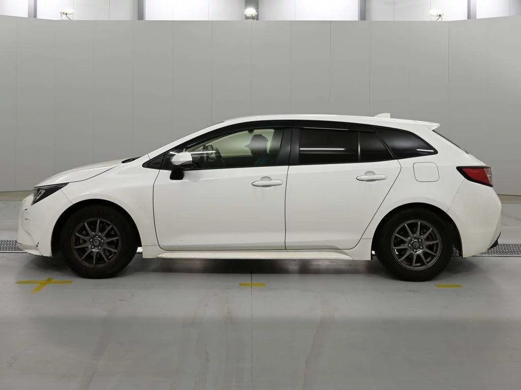 Toyota Corolla Touring Sports  с аукциона в Японии