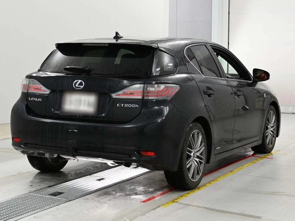 Lexus CT200h  с аукциона в Японии